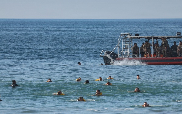 2nd Bn., 4th Marines, 3rd AA Bn conduct surf qualification