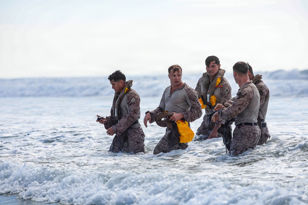 2nd Bn., 4th Marines, 3rd AA Bn conduct surf qualification