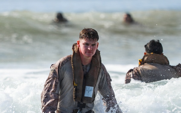 2nd Bn., 4th Marines, 3rd AA Bn conduct surf qualification