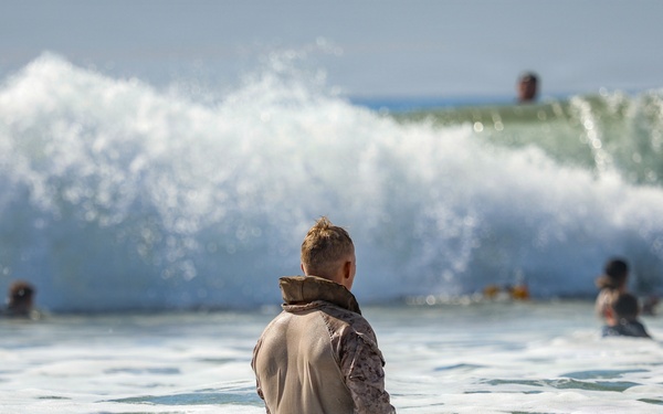 2nd Bn., 4th Marines, 3rd AA Bn conduct surf qualification