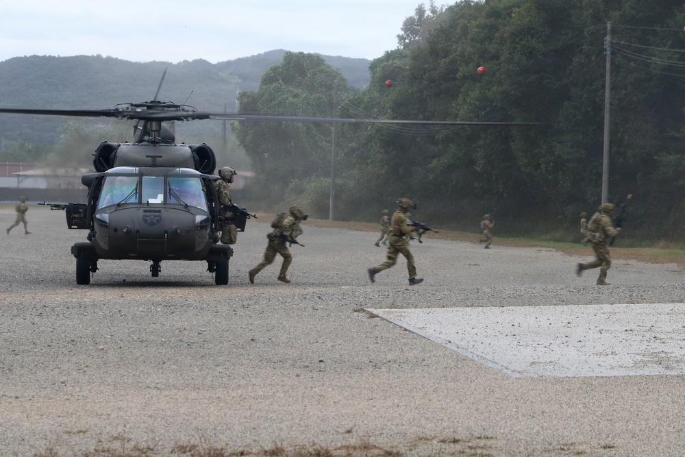 NZDF and 2-2 AHB Air Assault Training