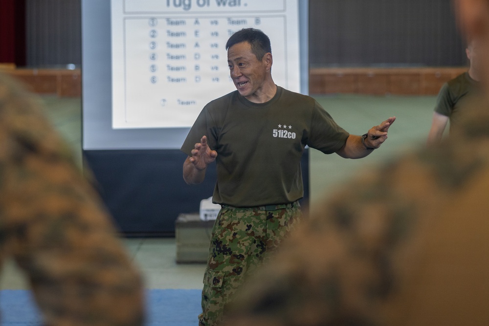 U.S. Marines and JGSDF Service Members Conduct Bilateral Field Day
