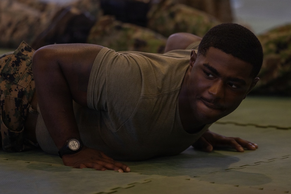 U.S. Marines and JGSDF Service Members Conduct Bilateral Field Day