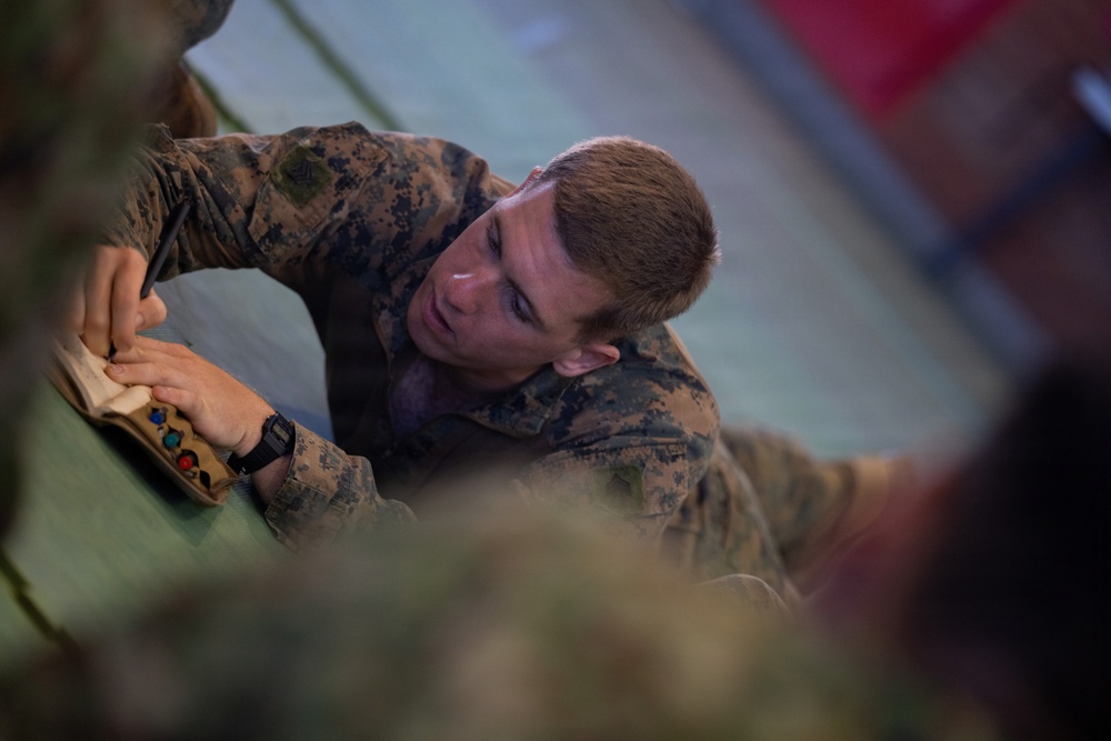 U.S. Marines and JGSDF Service Members Conduct Bilateral Field Day