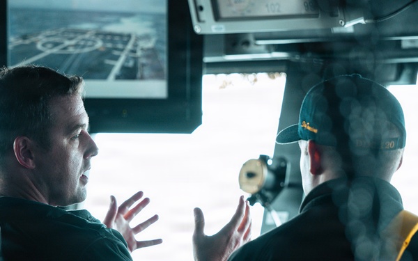 USS Carl M. Levin (DDG 120) Executive Officer Speaks to Bridge Watchstanders
