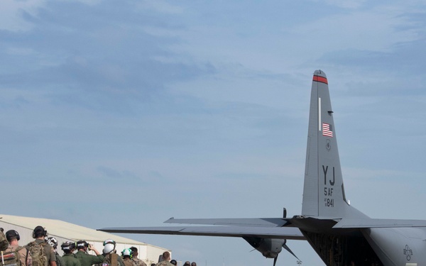 374 AW Log-QRF conducts first real-world deployment during Philippine typhoon response