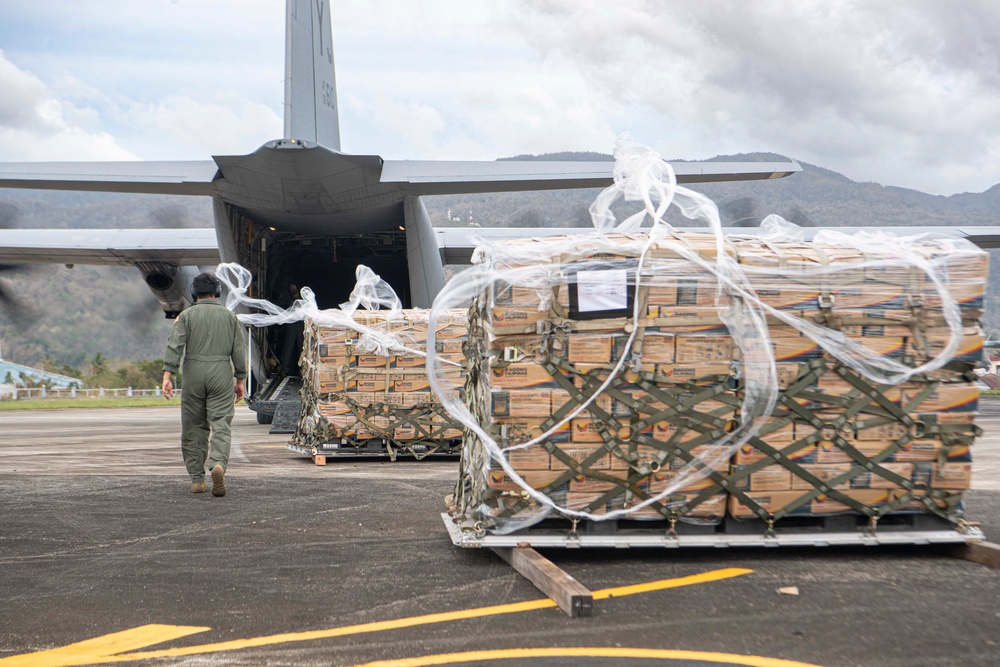 374 AW Log-QRF conducts first real-world deployment during Philippine typhoon response