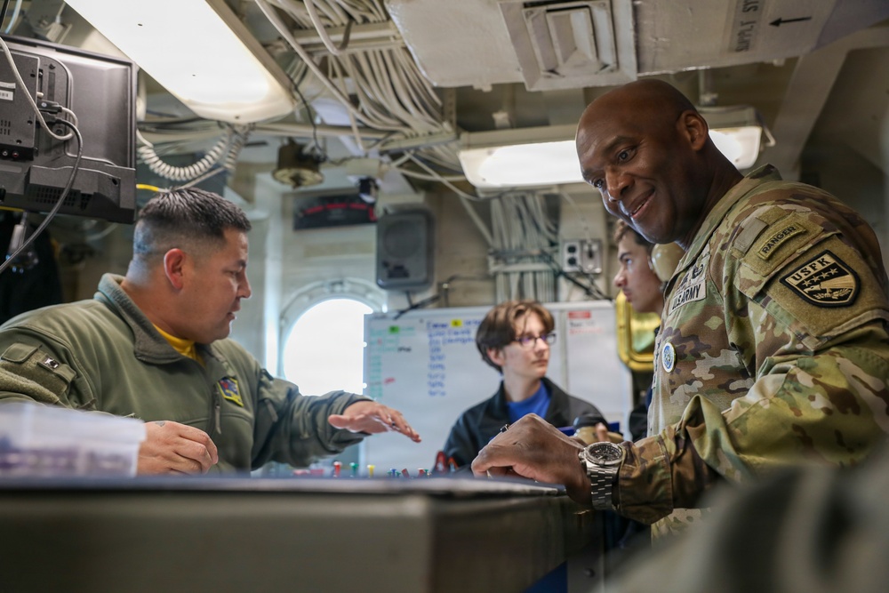 UNC/CFC/USFK Commander Visits USS George Washington
