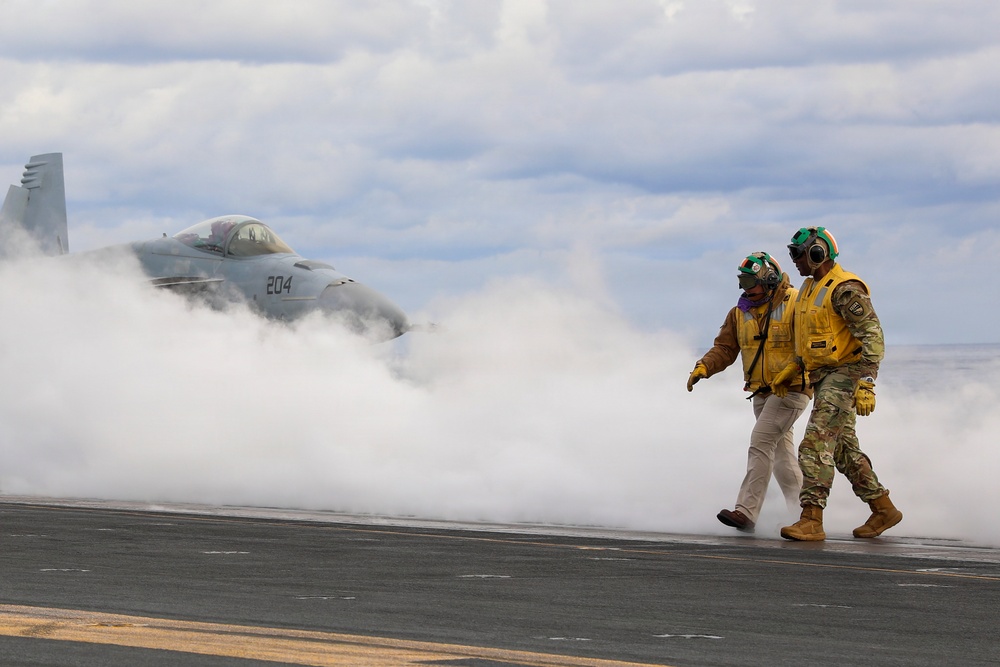 UNC/CFC/USFK Commander Visits USS George Washington