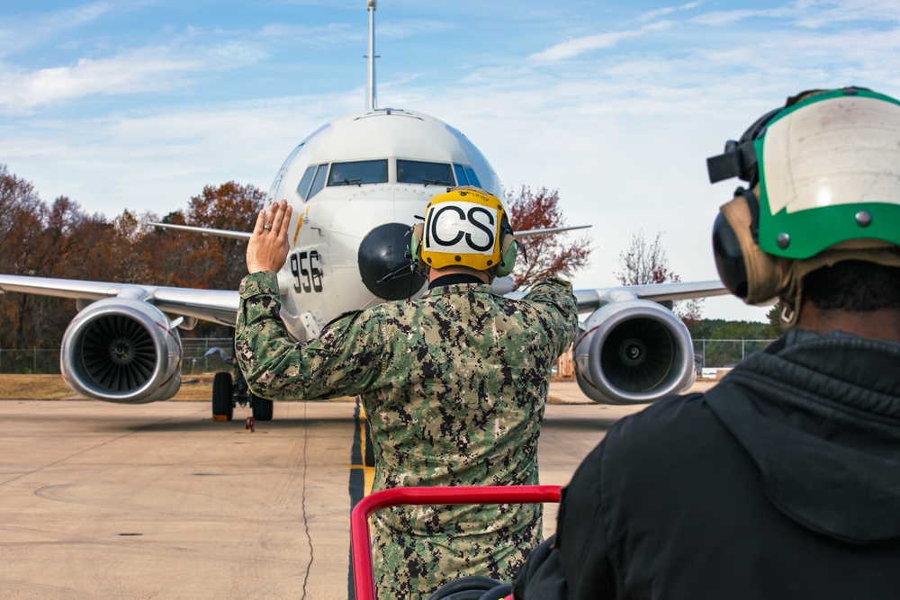 VX-1 Sailors conduct routine maintenance