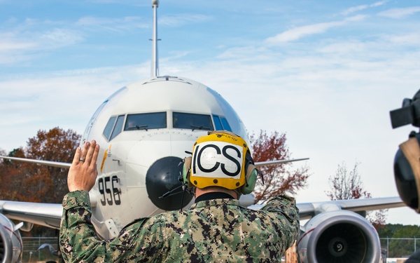 VX-1 Sailors conduct routine maintenance