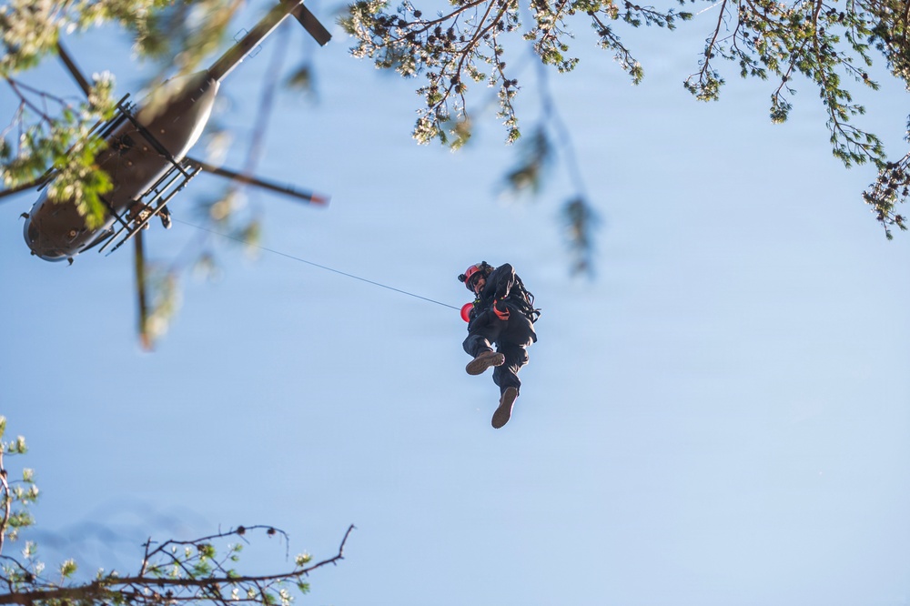 South Carolina National Guard Helicopter Aquatic Rescue Team conducts air-rescue and hoisting training in Pickens County