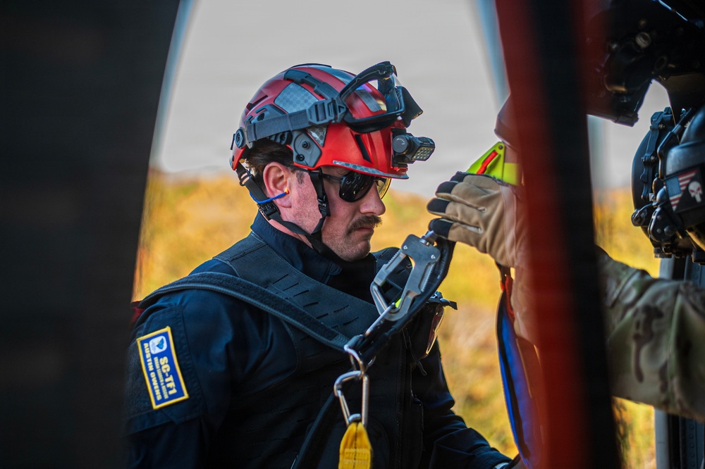 South Carolina National Guard Helicopter Aquatic Rescue Team conducts air-rescue and hoisting training in Pickens County