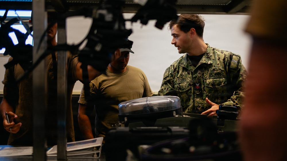 Navy Divers and EOD Technicians Attend Maintenance Course