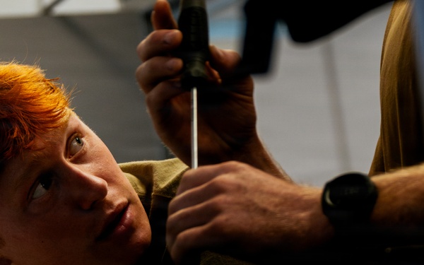 Navy Divers and EOD Technicians Attend Maintenance Course