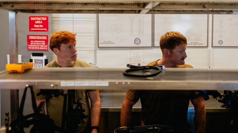 Navy Divers and EOD Technicians Attend Maintenance Course