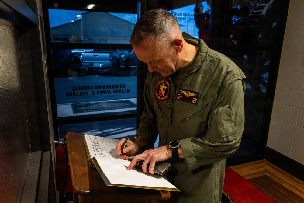 Deputy Commandant for Aviation visits 3rd MAW