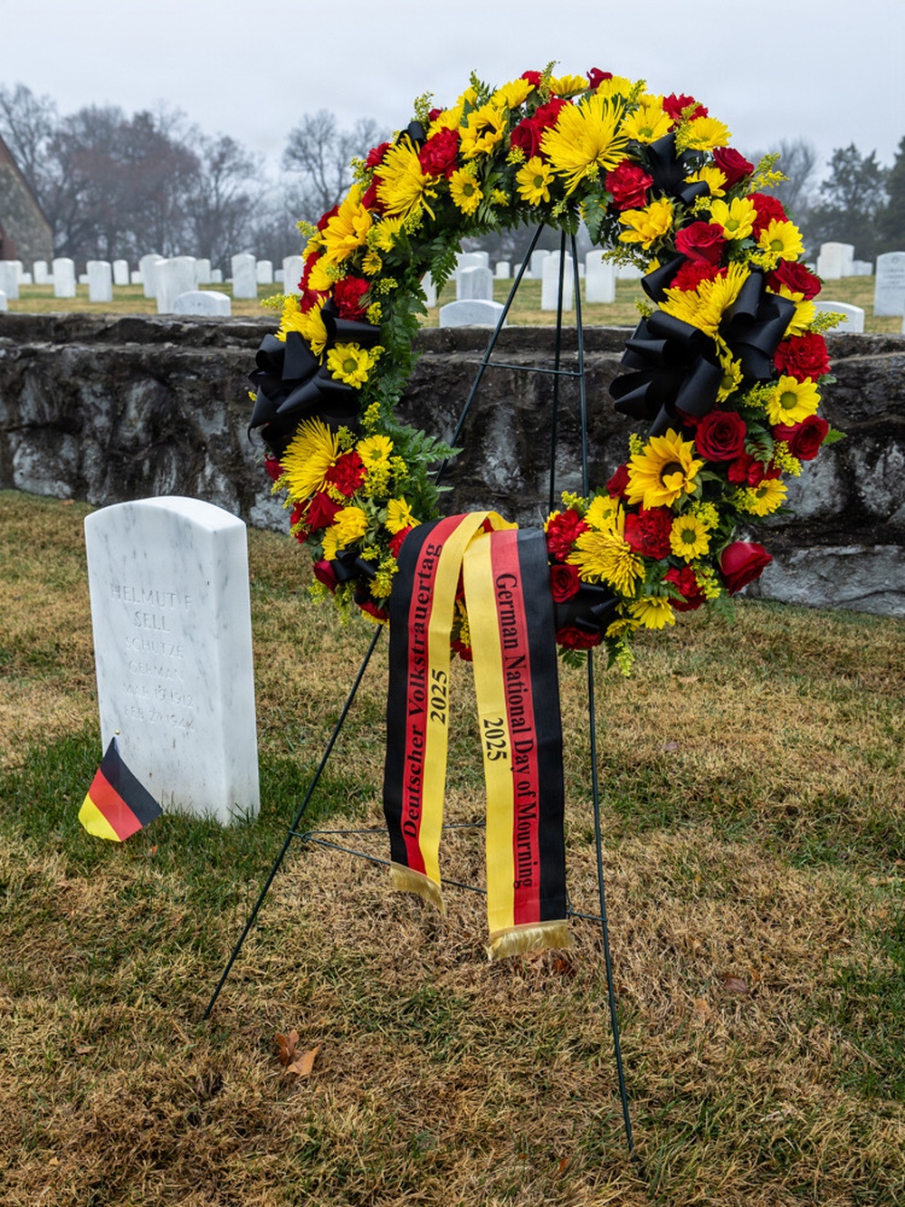 German liaison officers observe National Day of Mourning at Fort Knox Post Cemetery