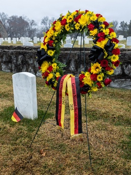 German liaison officers observe National Day of Mourning at Fort Knox Post Cemetery