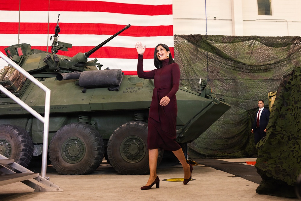 First and Second Ladies of the United States Visit MCB Camp Lejeune, MCAS New River