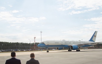 First and Second Ladies of the United States Visit MCB Camp Lejeune, MCAS New River