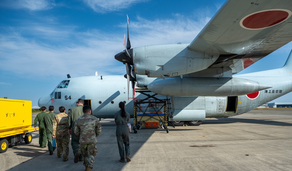 459, 36 AS engage in bilateral SME exchange with JMSDF