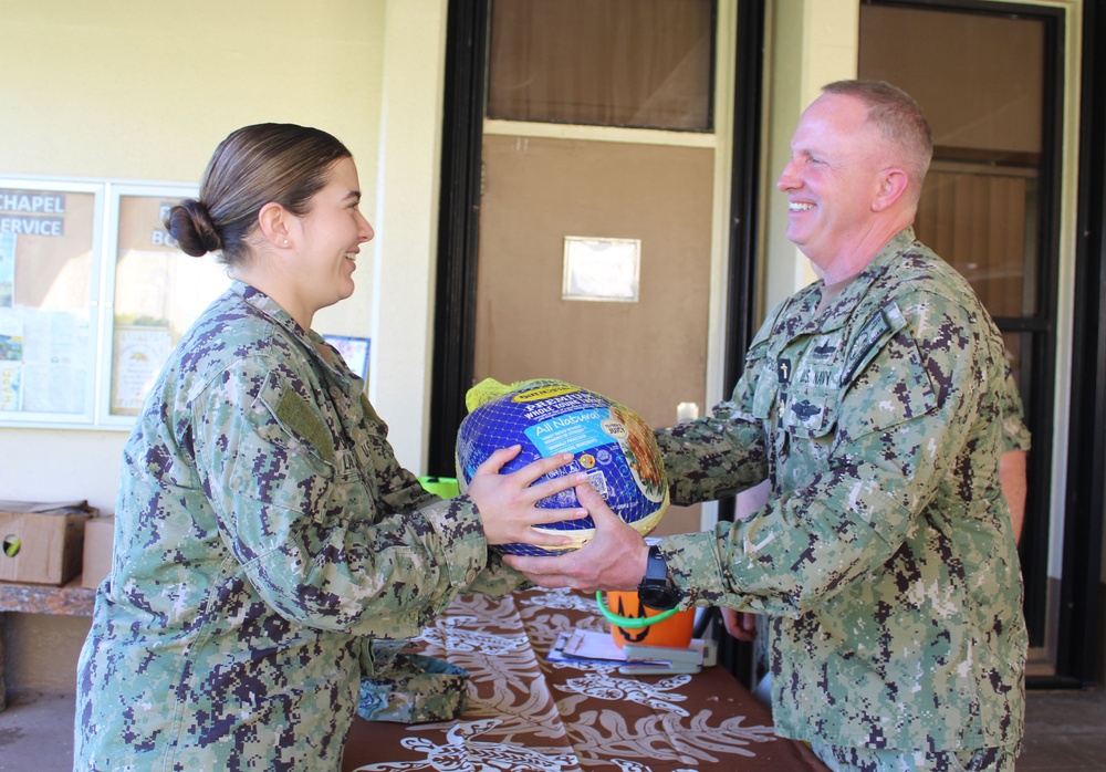 NBG Chapel Distributes Turkeys to Sailors