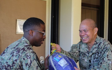 NBG Chapel Distributes Turkeys to Sailors
