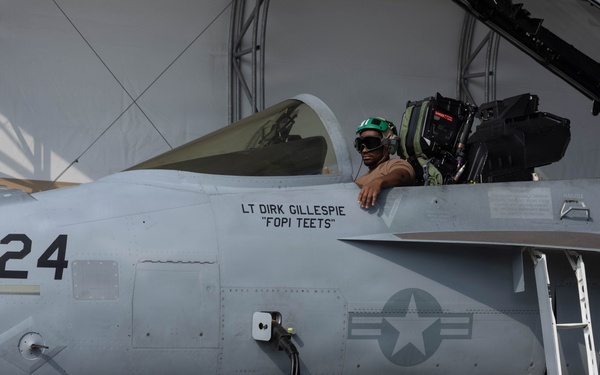 EA-18G Growlers Refuel at MCAS Iwakuni