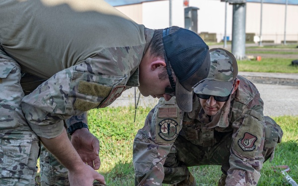 Osan EOD and K9 conduct collaborative training