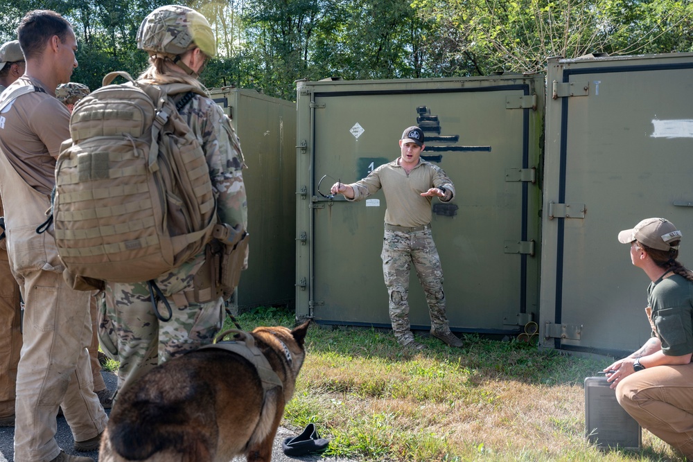 Osan EOD and K9 conduct collaborative training