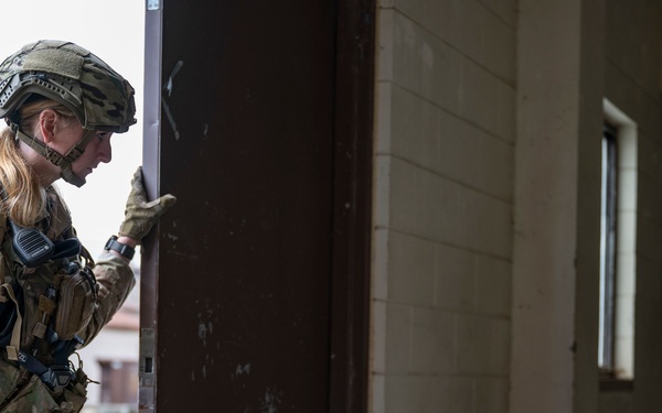 Osan EOD and K9 conduct collaborative training