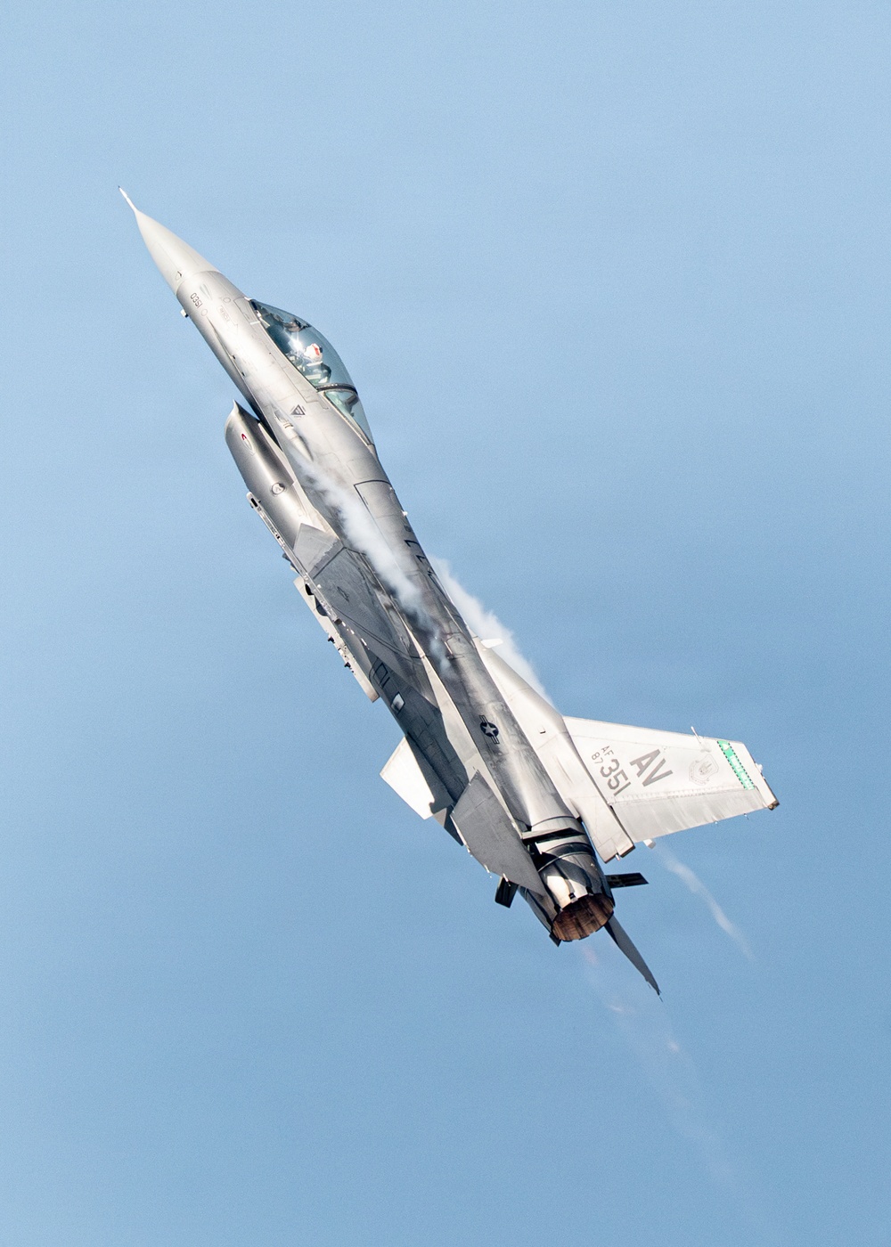 F-16 Viper Demo Team performs at Dubai Airshow 2025