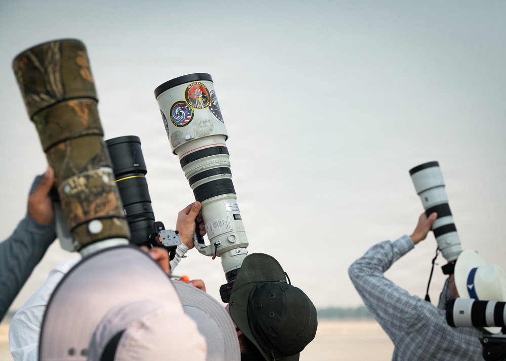 F-16 Viper Demo Team performs at Dubai Airshow 2025