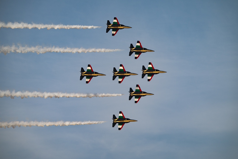 Aerial performers wow crowds at Dubai Airshow 2025