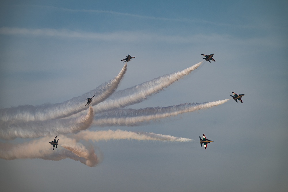 Aerial performers wow crowds at Dubai Airshow 2025