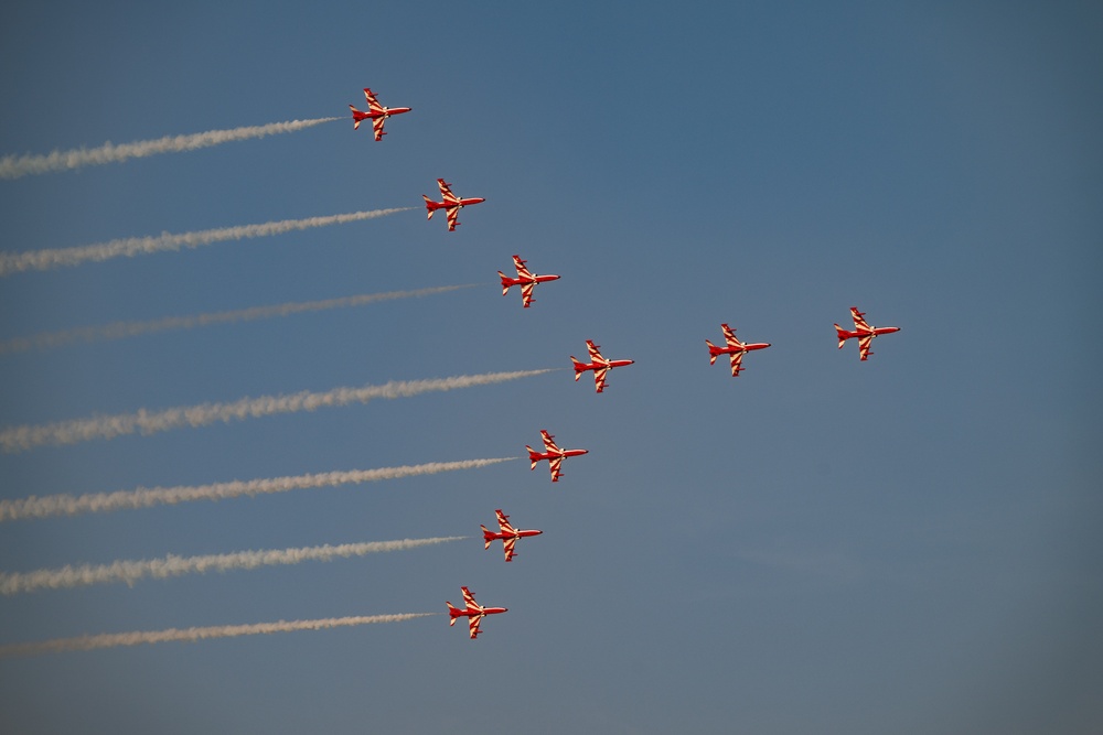 Aerial performers wow crowds at Dubai Airshow 2025