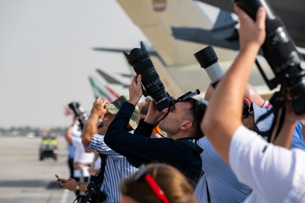 Aerial performers wow crowds at Dubai Airshow 2025
