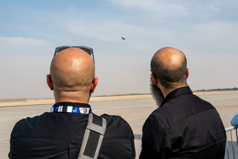 Aerial performers wow crowds at Dubai Airshow 2025