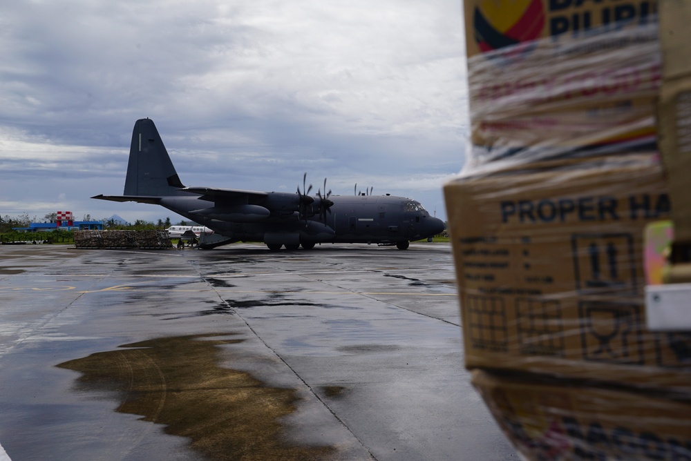 U.S. and Philippine Air Forces unite for lifesaving typhoon relief