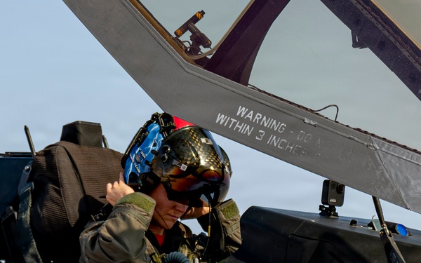 F-35A Demonstration Team performs at Dubai