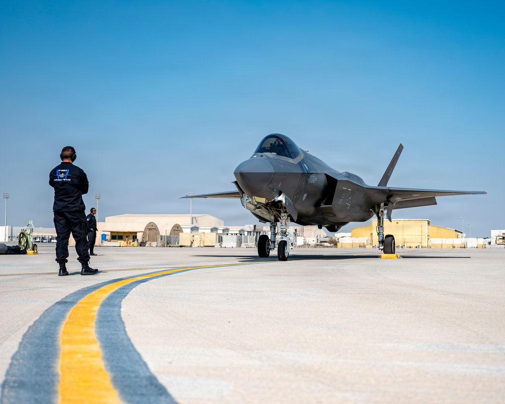 F-35A Demonstration Team performs at Dubai