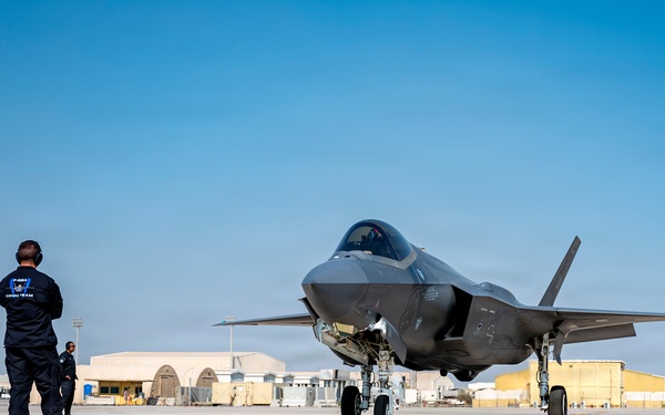 F-35A Demonstration Team performs at Dubai