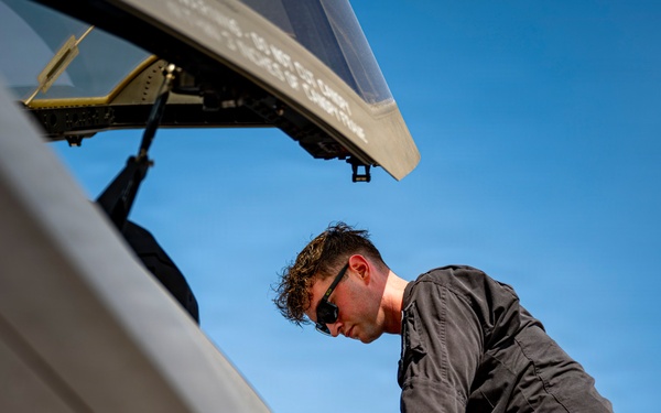 F-35A Demonstration Team performs at Dubai