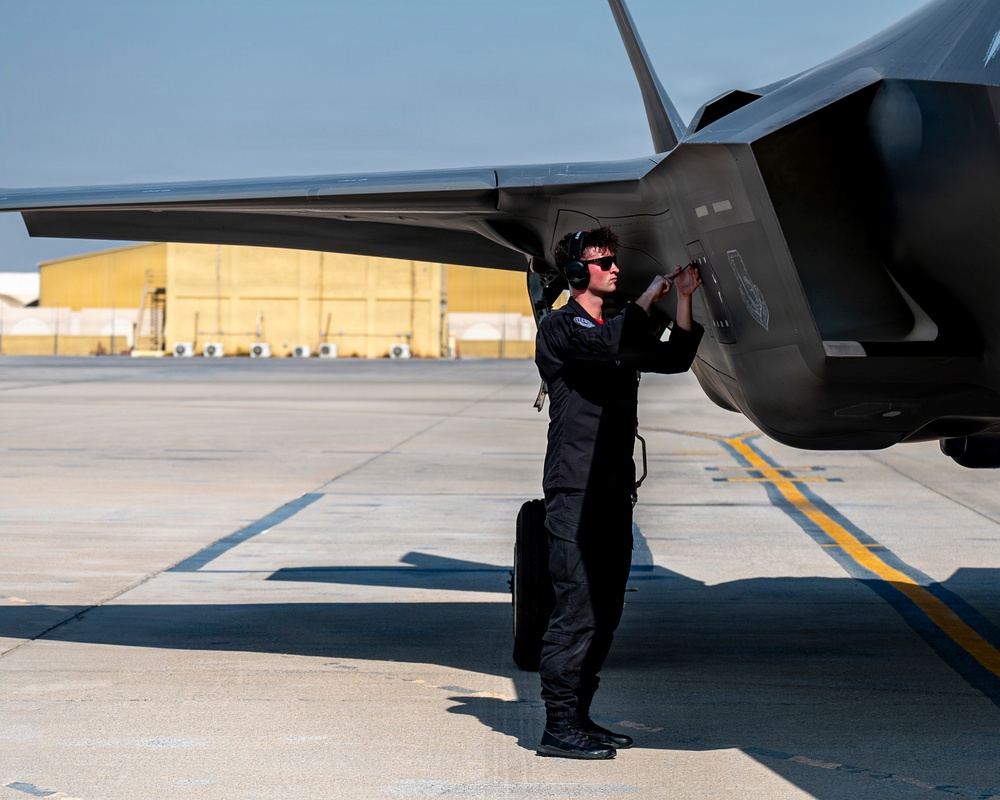 F-35A Demonstration Team performs at Dubai