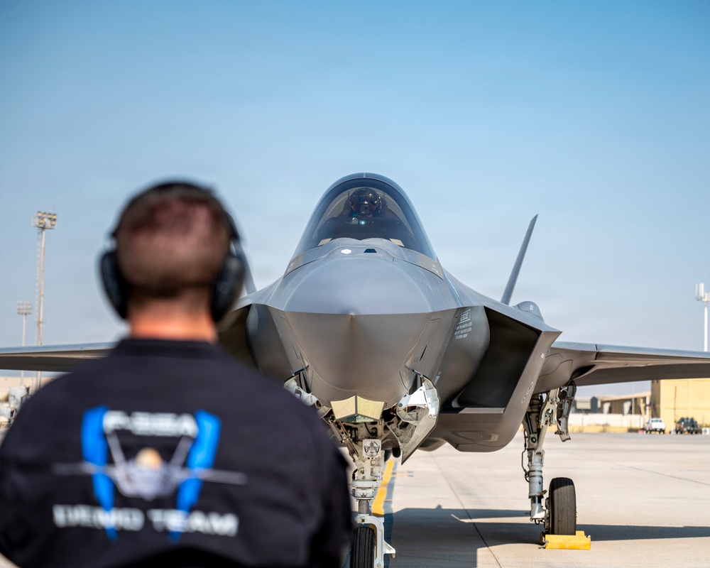 F-35A Demonstration Team performs at Dubai