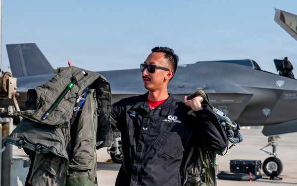 F-35A Demonstration Team performs at Dubai