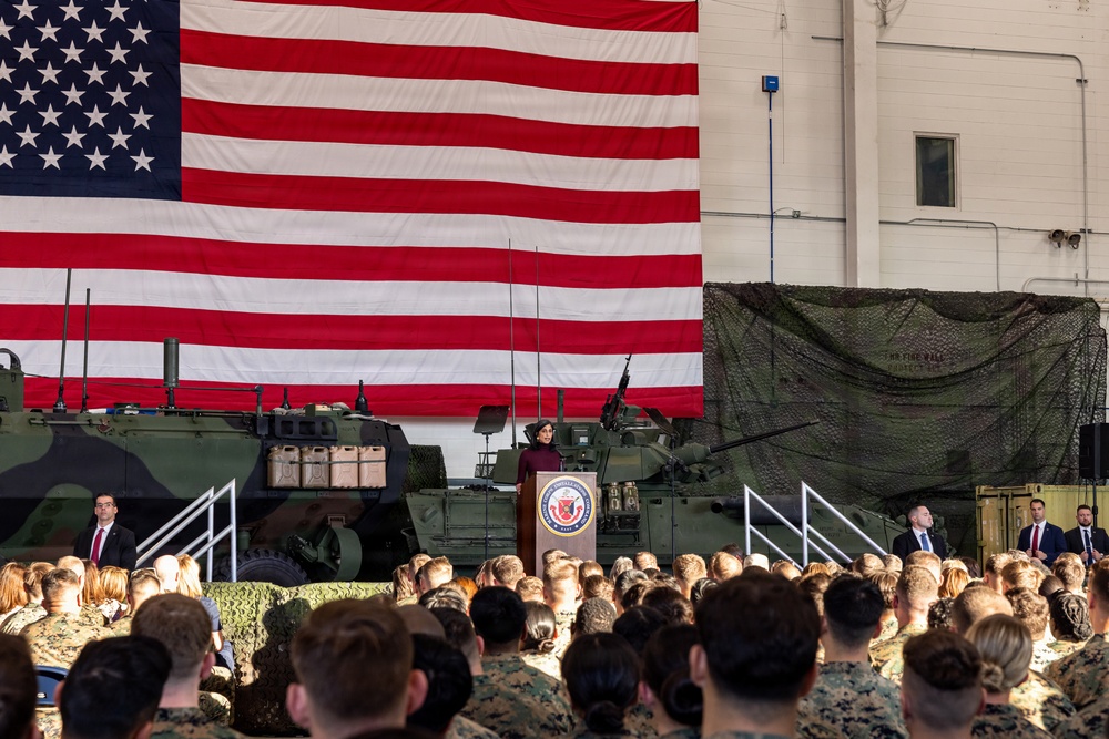 First and Second Ladies of the United States Visit MCB Camp Lejeune, MCAS New River