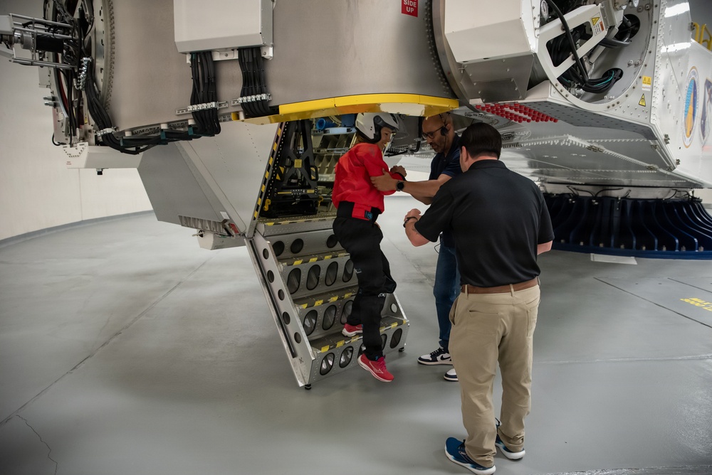 711 HPW centrifuge simulates spaceflight for astronauts