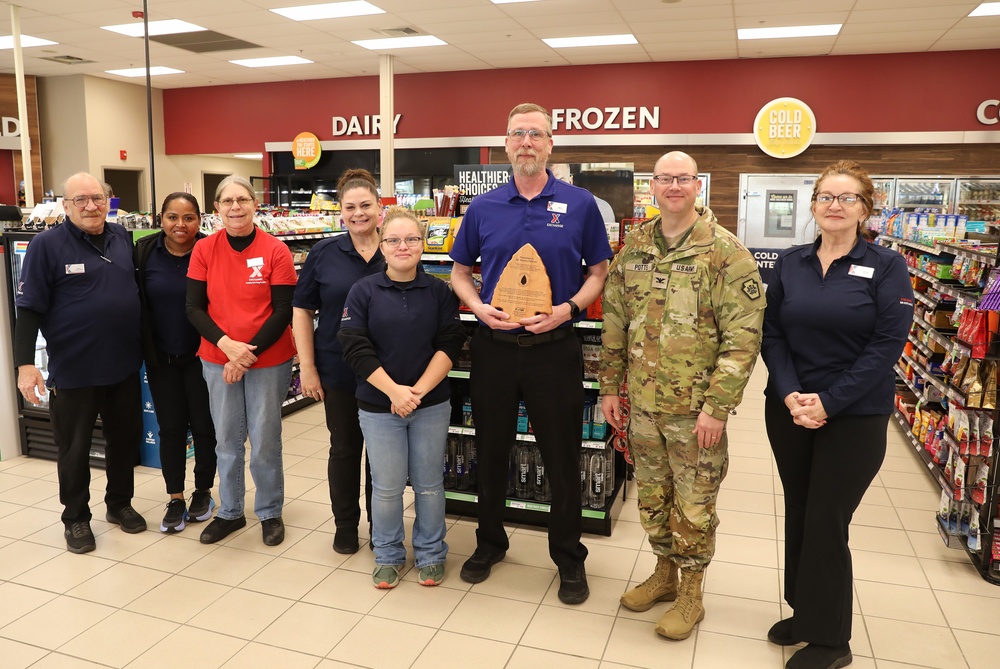 Ft. Indiantown Gap commander recognizes outgoing Post Exchange manager